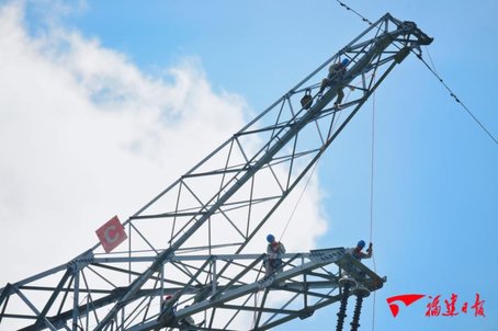 世界**！1000千伏特高壓帶電更換絕緣子在福建實施
